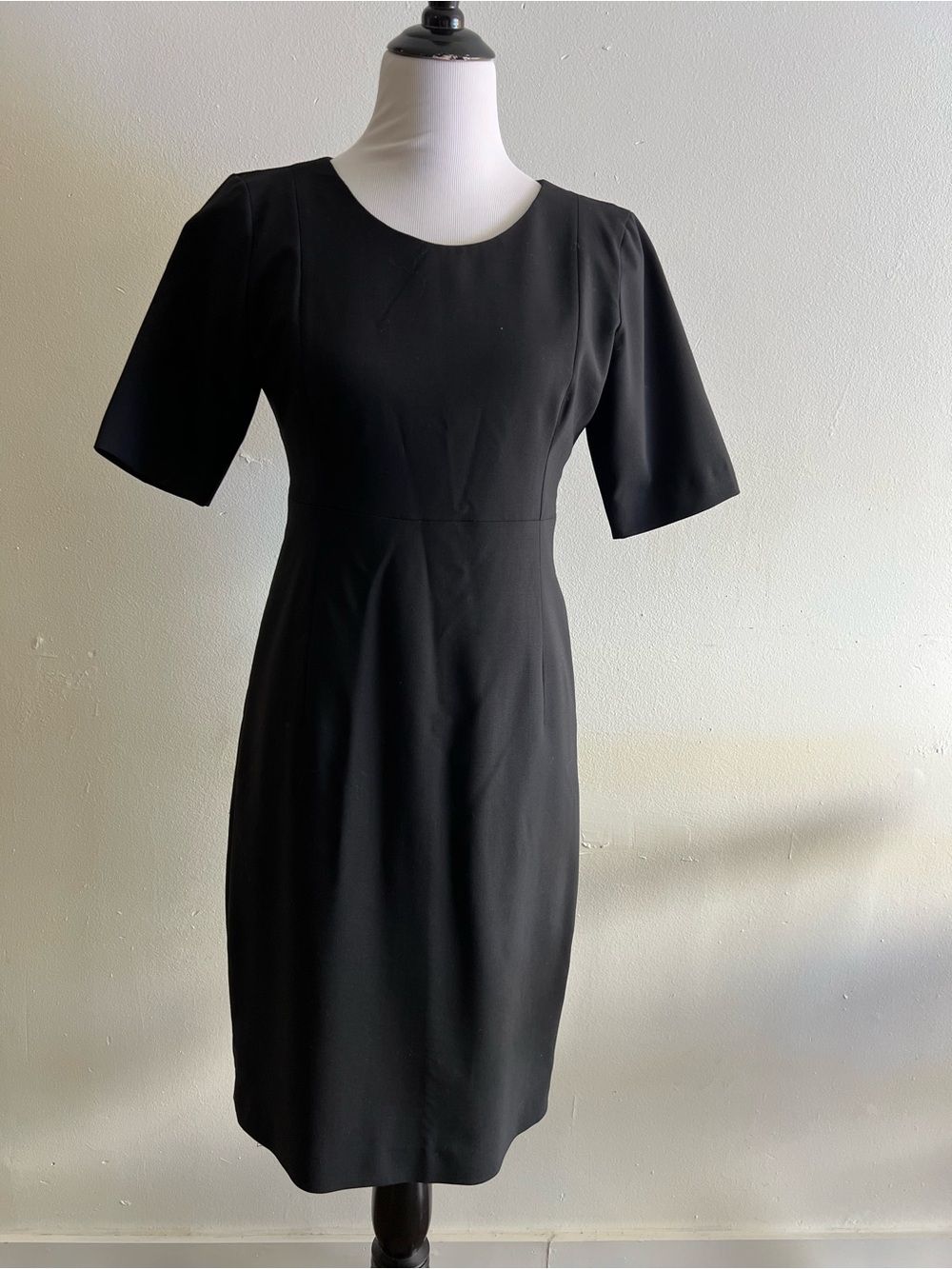 Classic Black Midi Dress with Short Sleeves